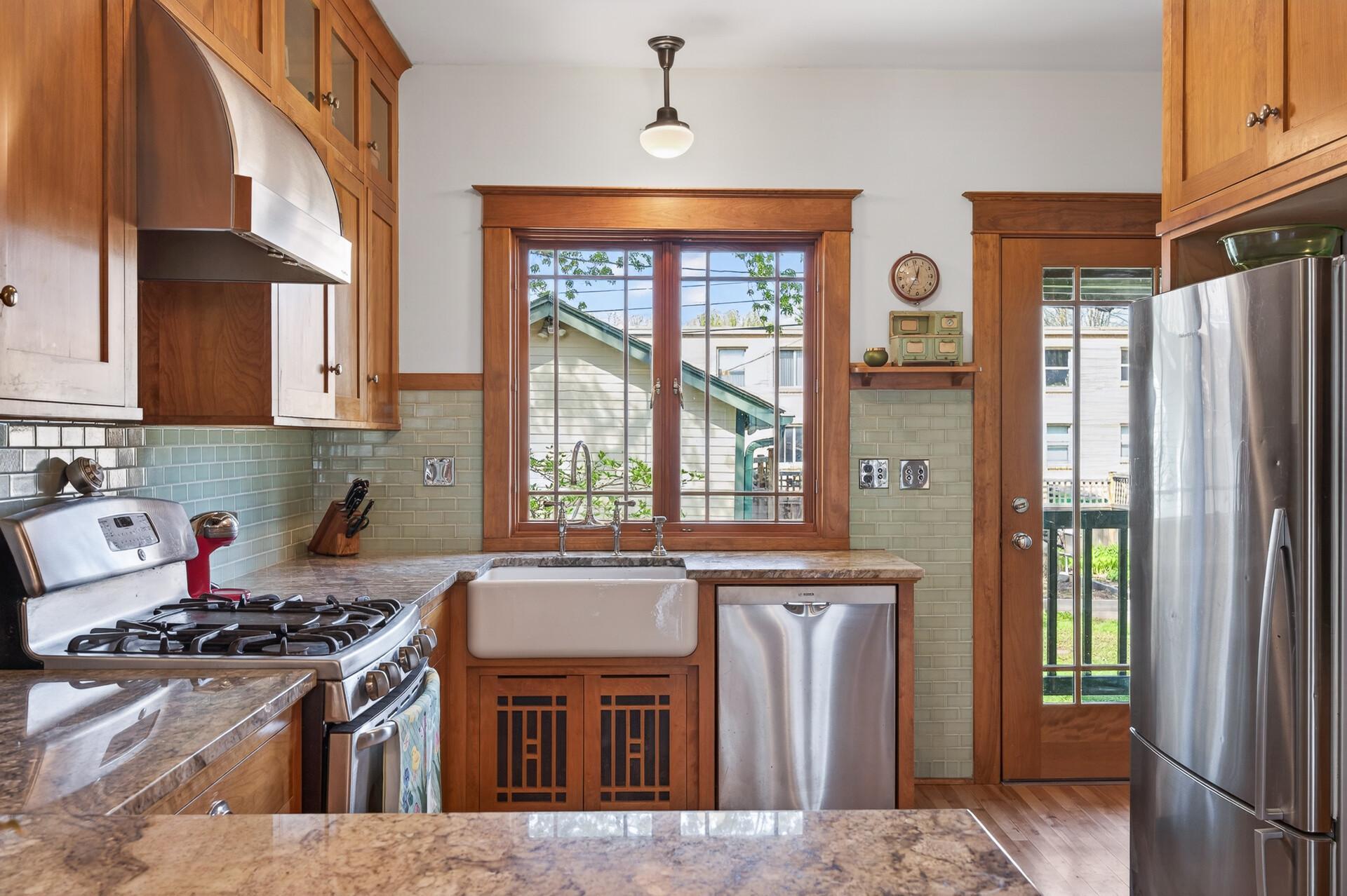 27_305_Brimhall_St17_mls.jpg