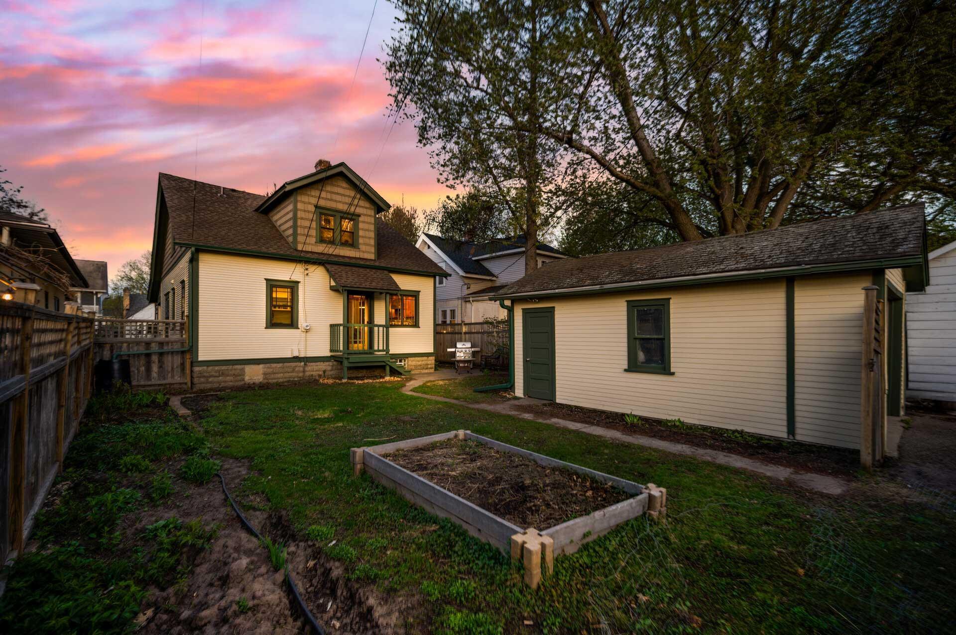 BRIMHALL-BACK-YARD-TO-HOUSE.jpg