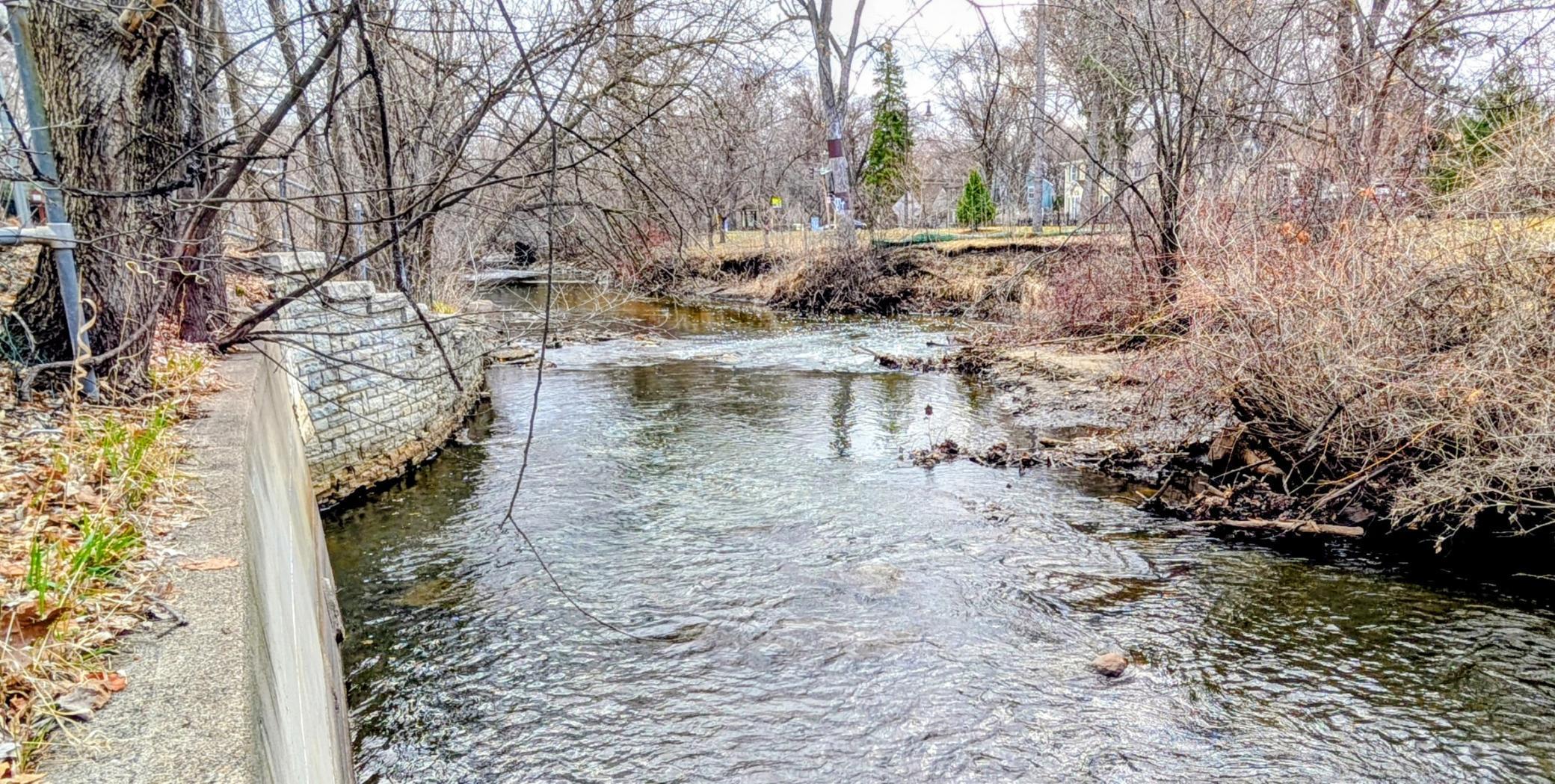 1/2 block to Minnehaha creek
