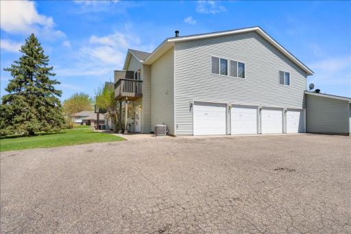 1604 Helmo Avenue N, Oakdale, MN 55128