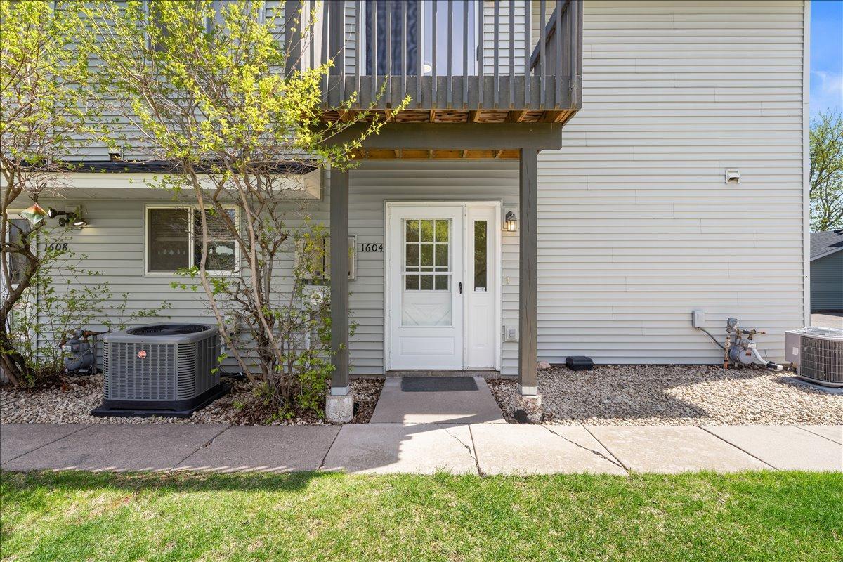 2 bed, 1 bath end unit home.