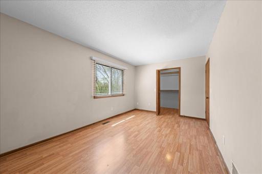 1604 Helmo Avenue N, Oakdale, MN 55128