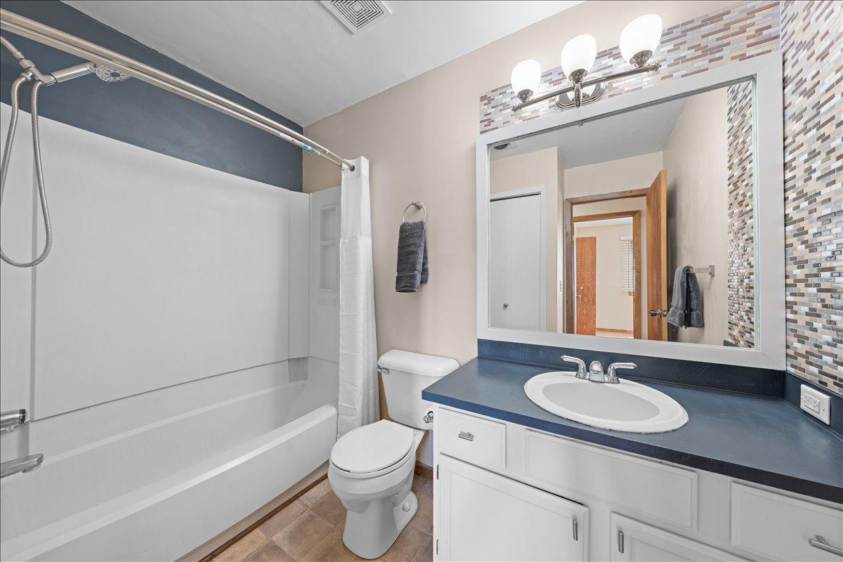 Full bath with newer finishing decor.