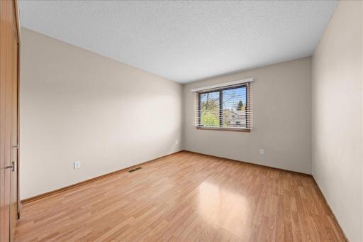 1604 Helmo Avenue N, Oakdale, MN 55128