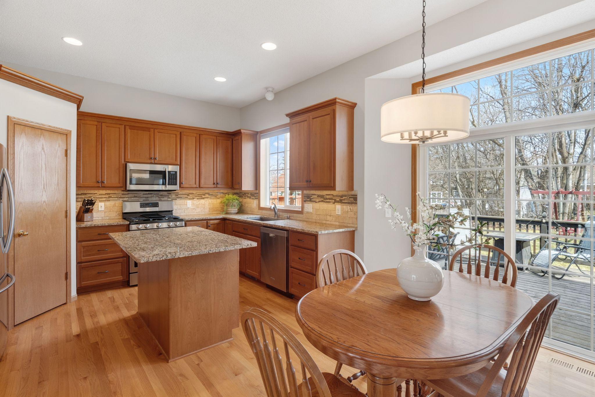 10’ ceilings + fresh, modern lighting