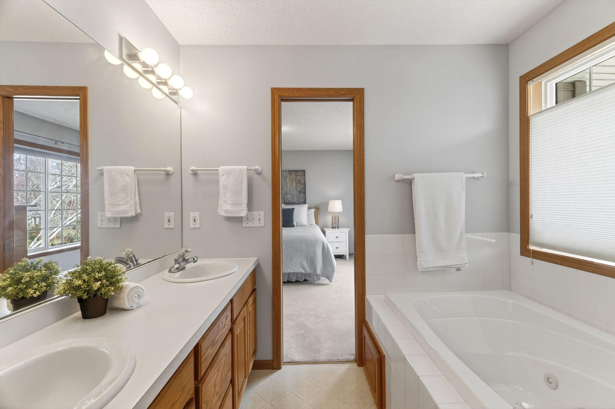 Dual sinks, separate tub and shower