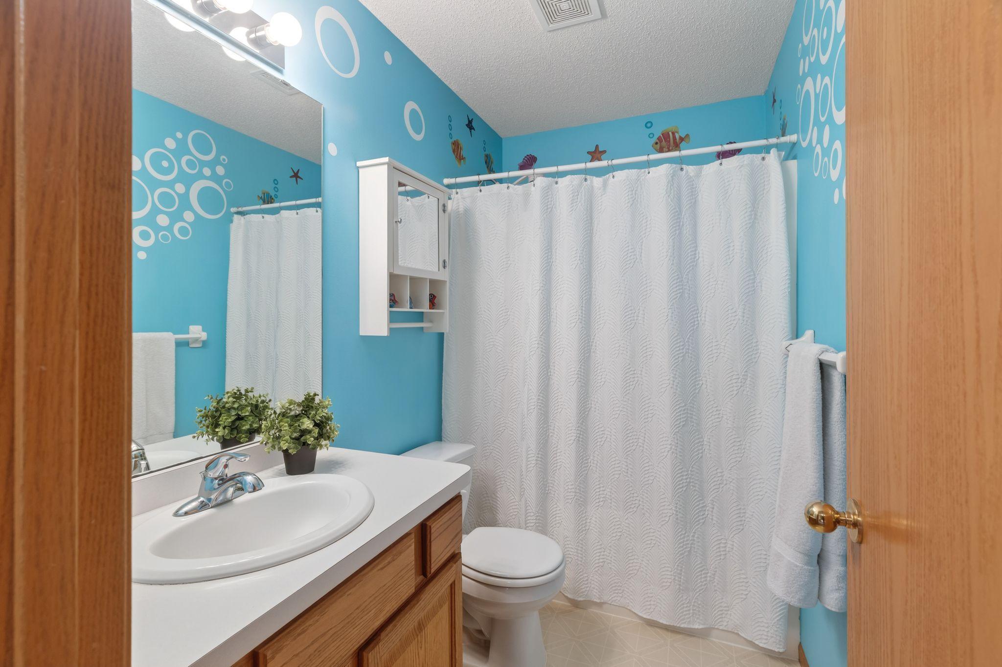 Upper level full bath