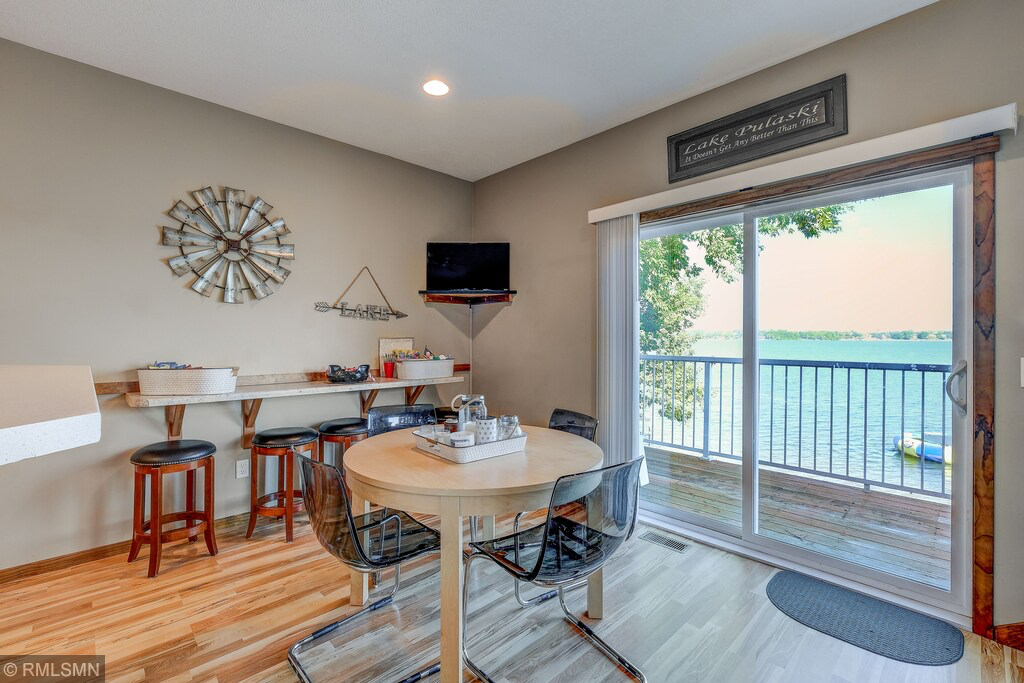 Dining / snack bar area