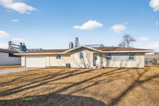 Amdak__213 1st Street West Hunter ND_0002.jpg