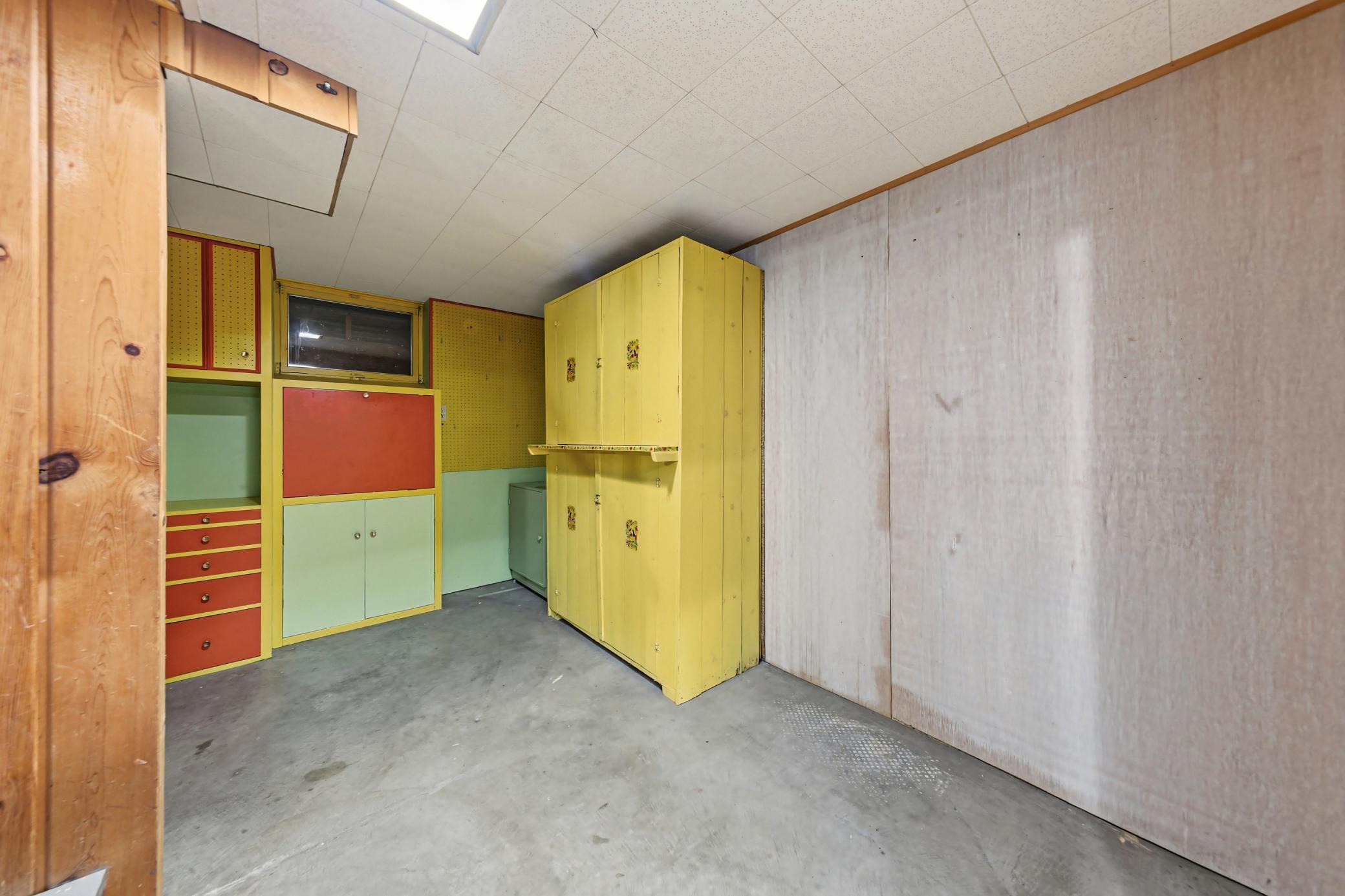 34 storage_lower.jpg