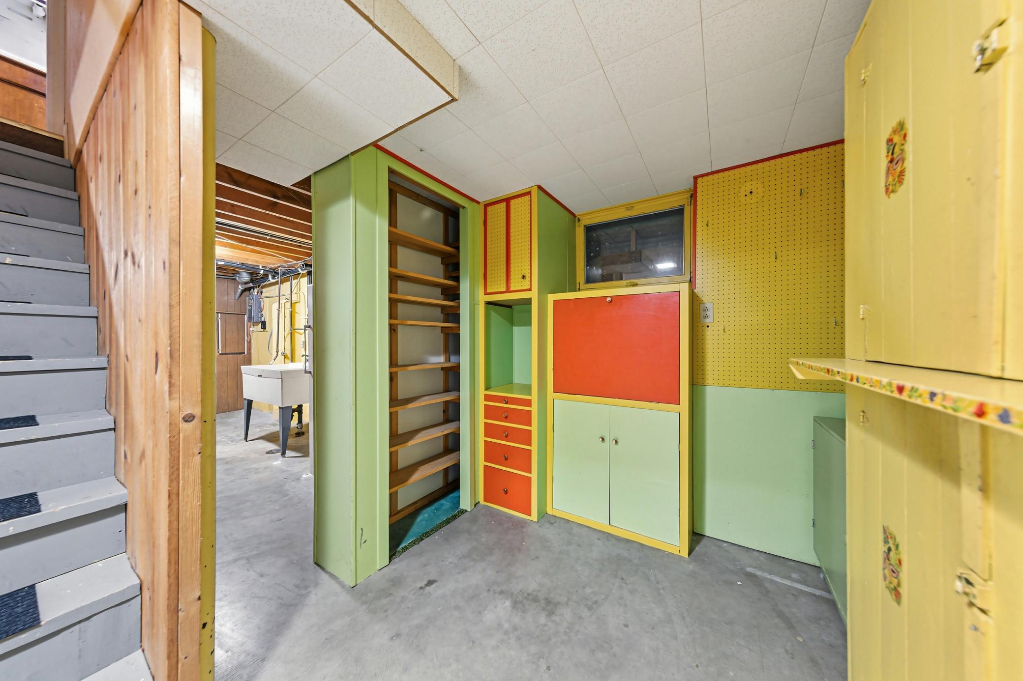 35 storage_lower.jpg