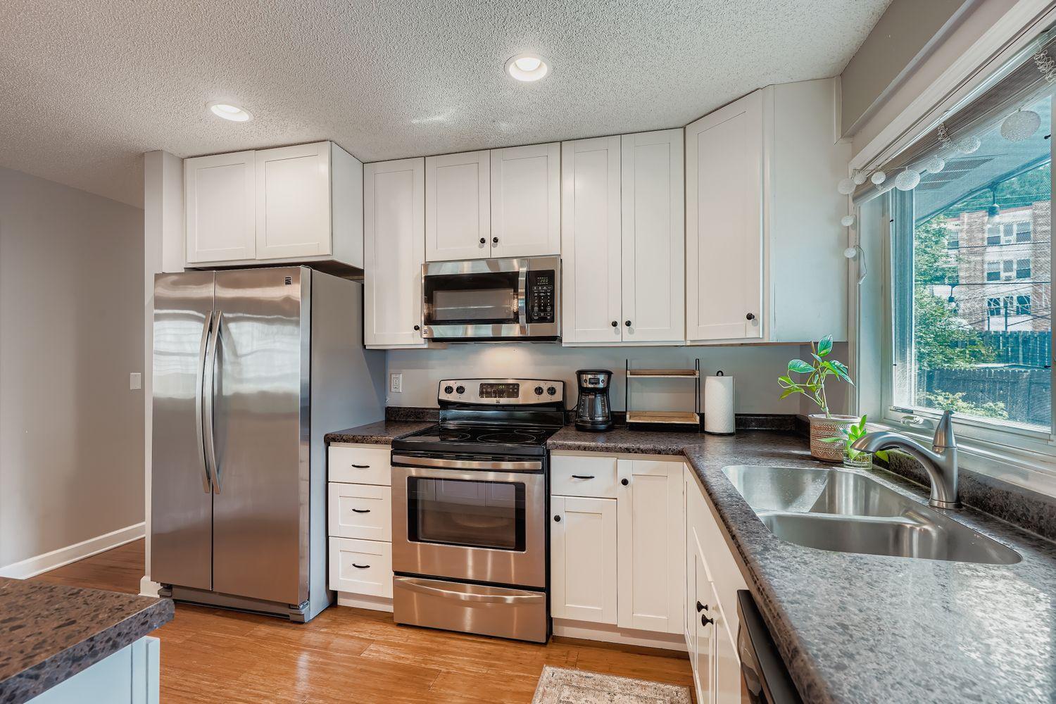 3142 Grimes Ave N - Web Quality - 004 - 08 Kitchen.jpg