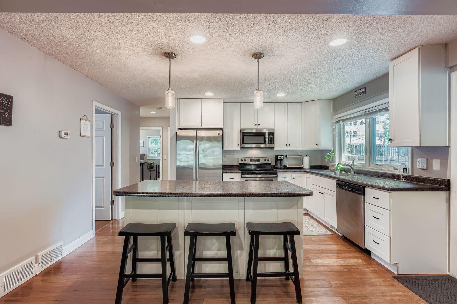 3142 Grimes Ave N - Web Quality - 003 - 06 Kitchen.jpg