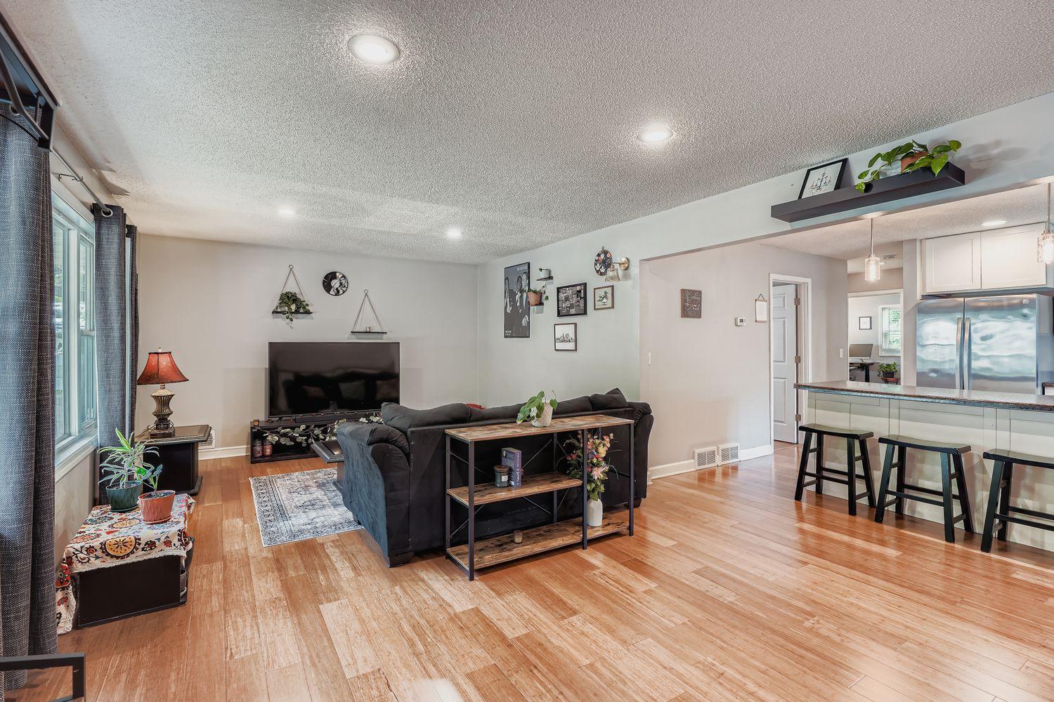 3142 Grimes Ave N - Web Quality - 002 - 04 Living Room.jpg