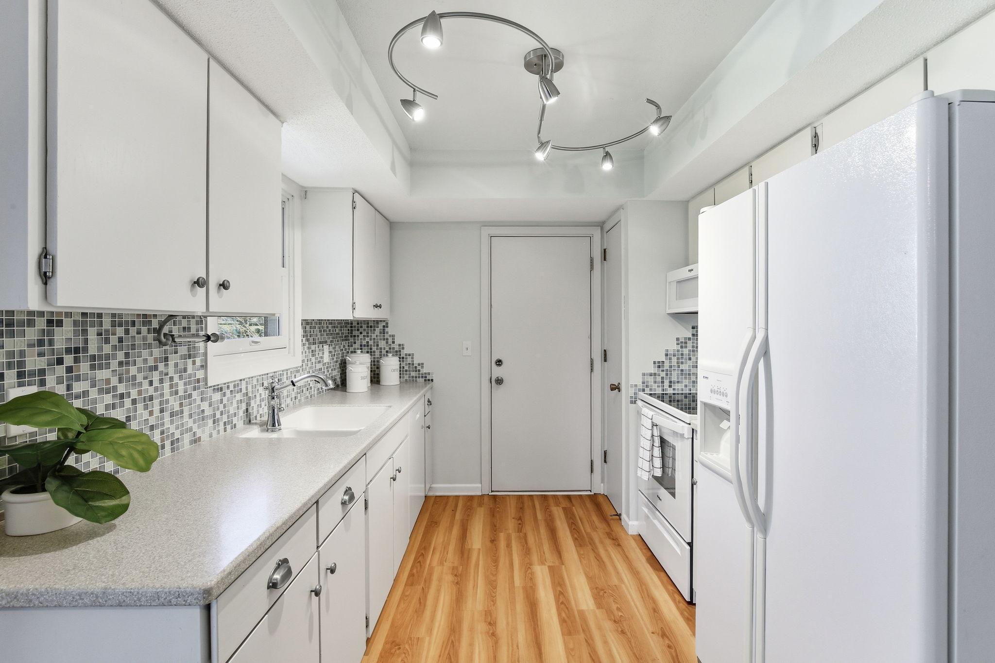 Nicely Updated Kitchen!!