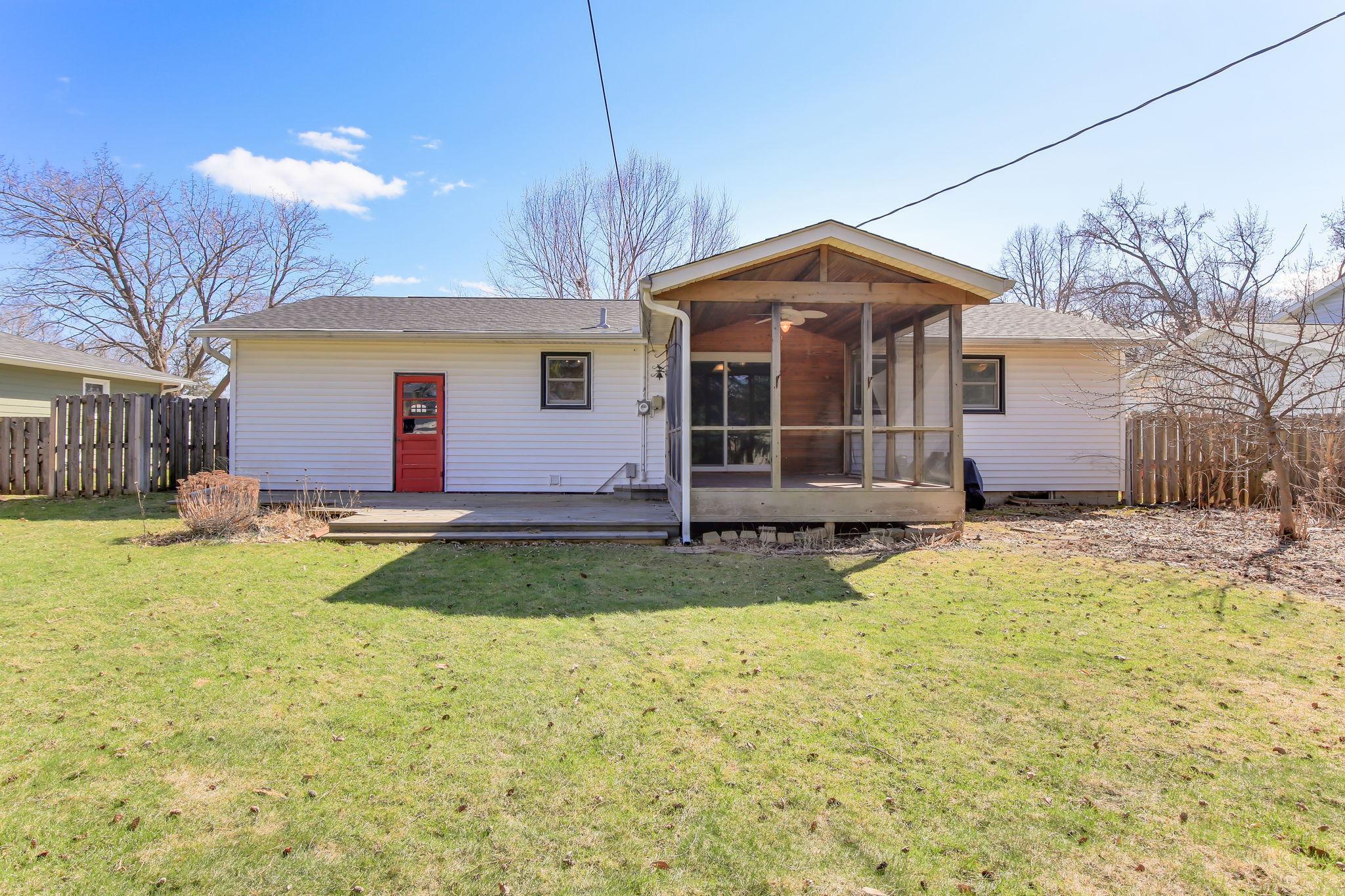 New Roof in 2020. Fully Fenced Backyard!