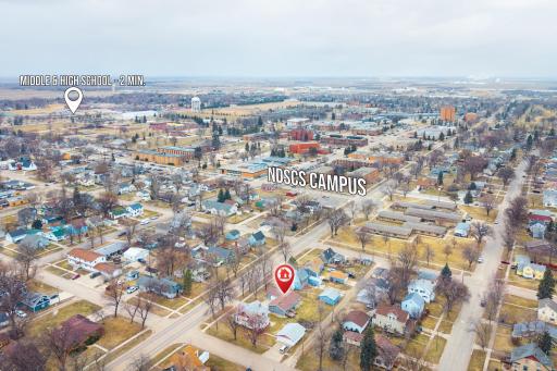 610 4th Street N, Wahpeton, ND 58075