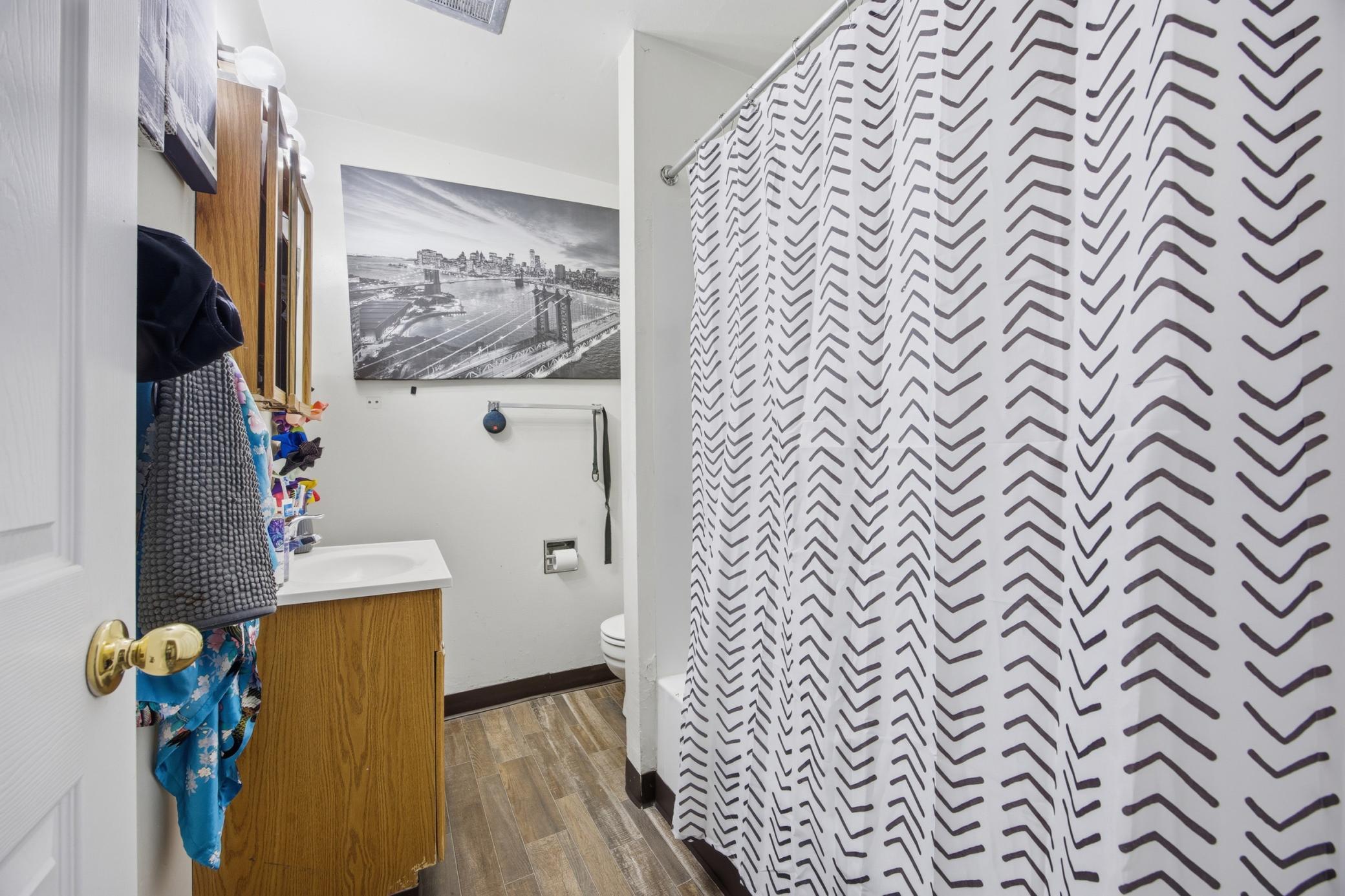 Unit 612 Bathroom