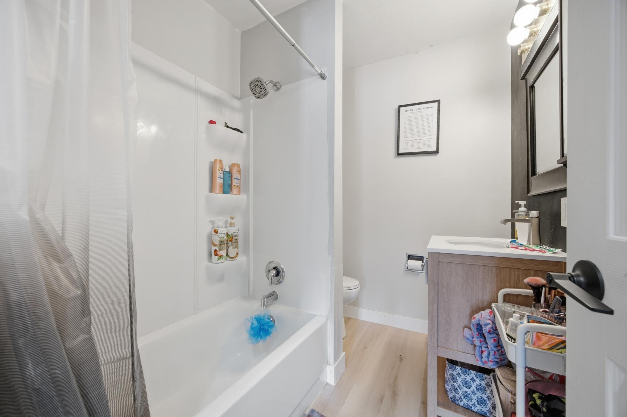 Unit 611 Bathroom