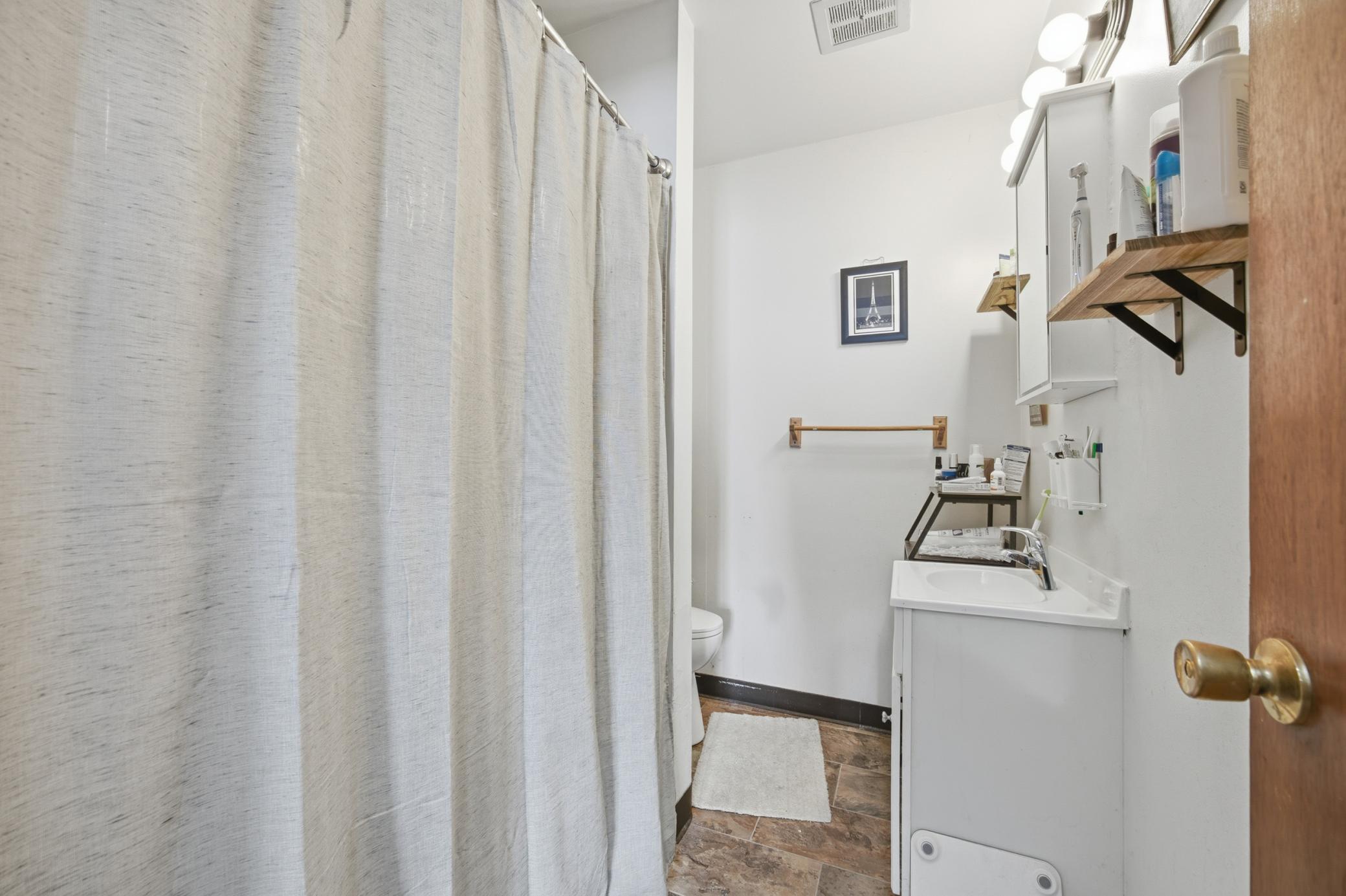 Unit 613 Bathroom