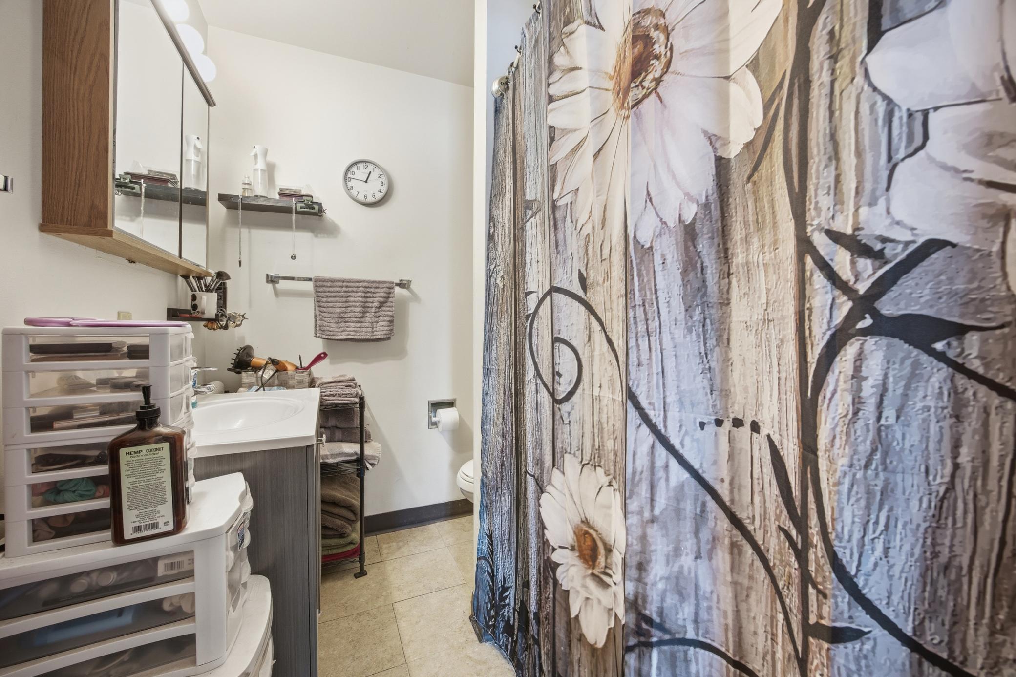 Unit 614 Bathroom