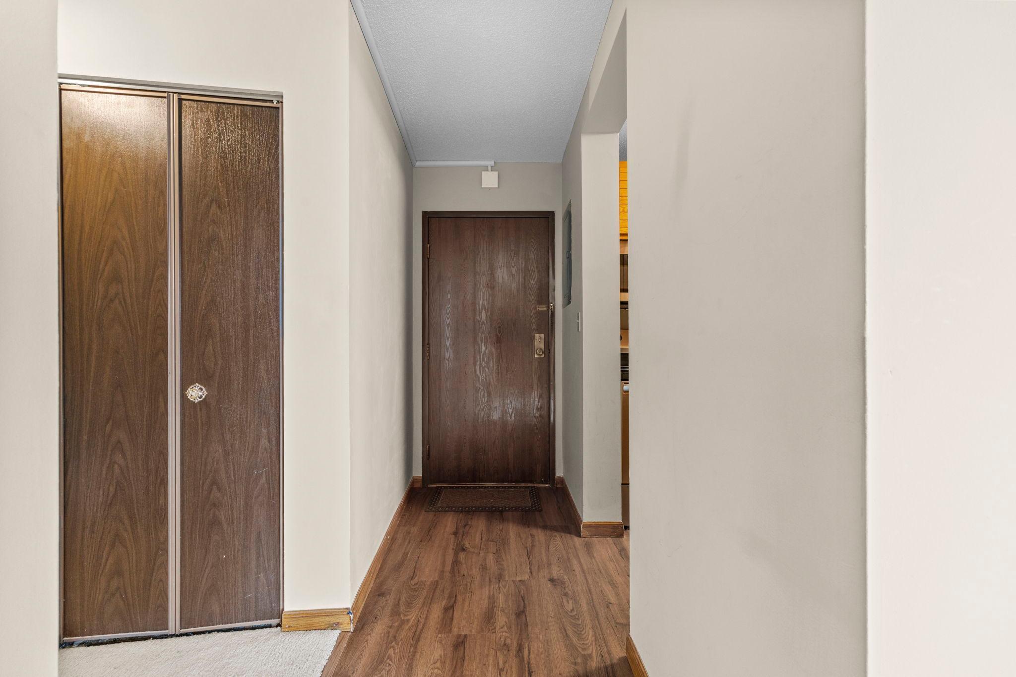 10-web-or-mls-1181 Edgcumbe Rd 1712-9.jpg