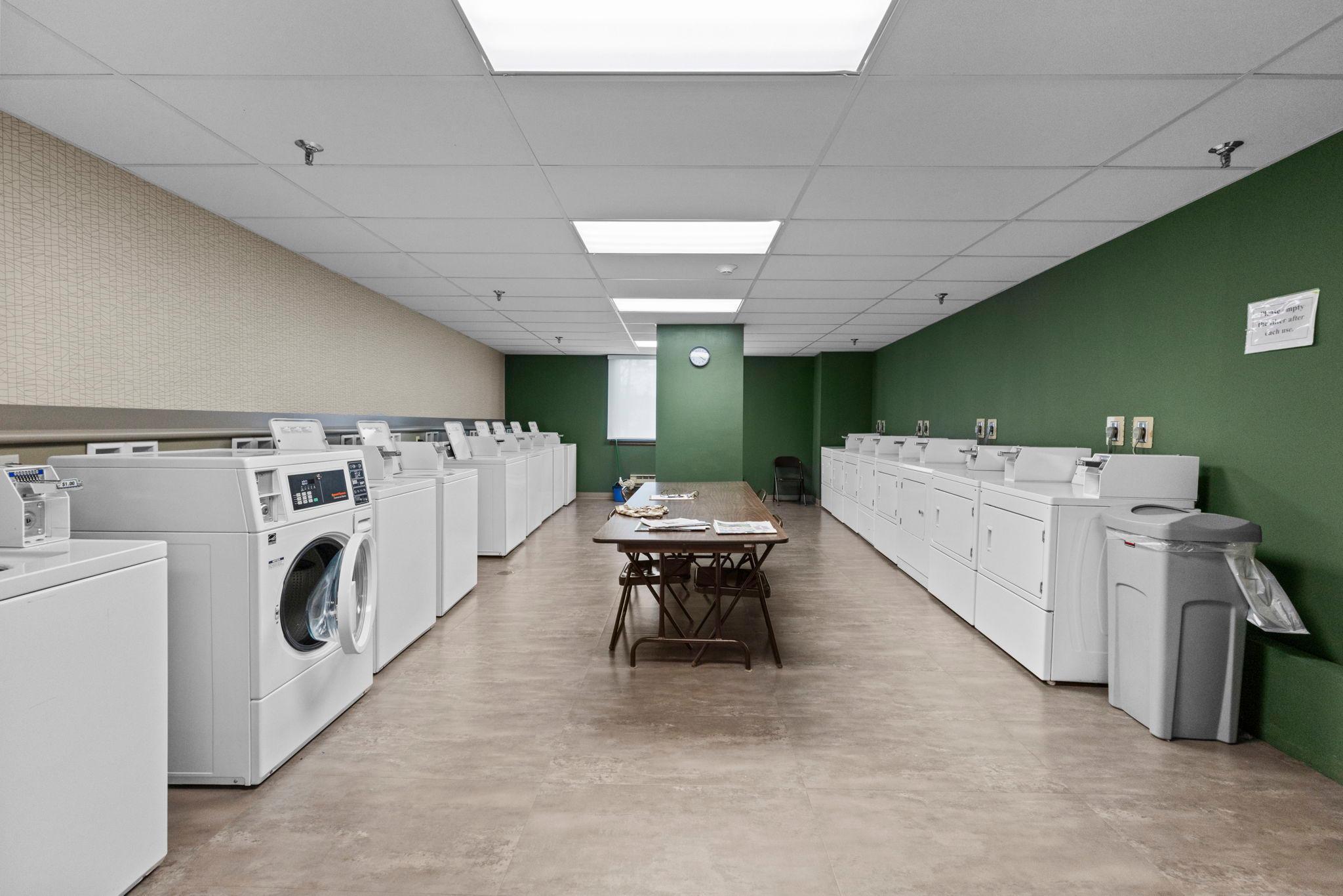 48-web-or-mls-1181 Edgcumbe Rd 1712-204.jpg