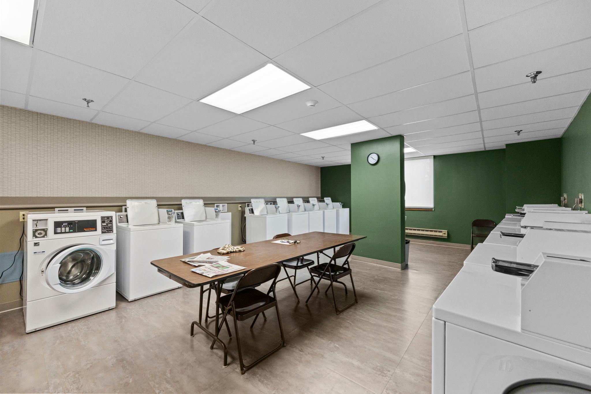 49-web-or-mls-1181 Edgcumbe Rd 1712-209.jpg