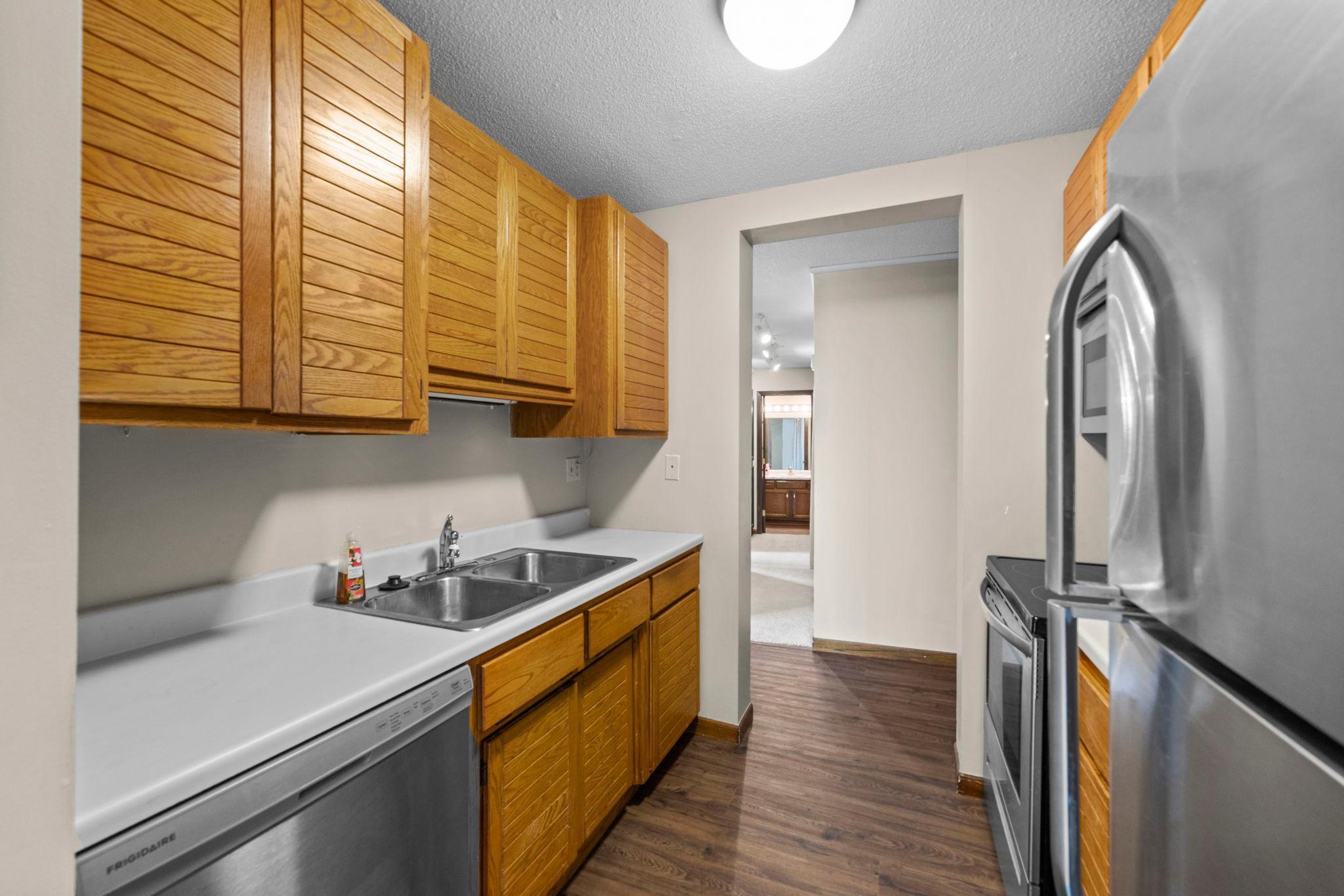 25-web-or-mls-1181 Edgcumbe Rd 1712-39.jpg