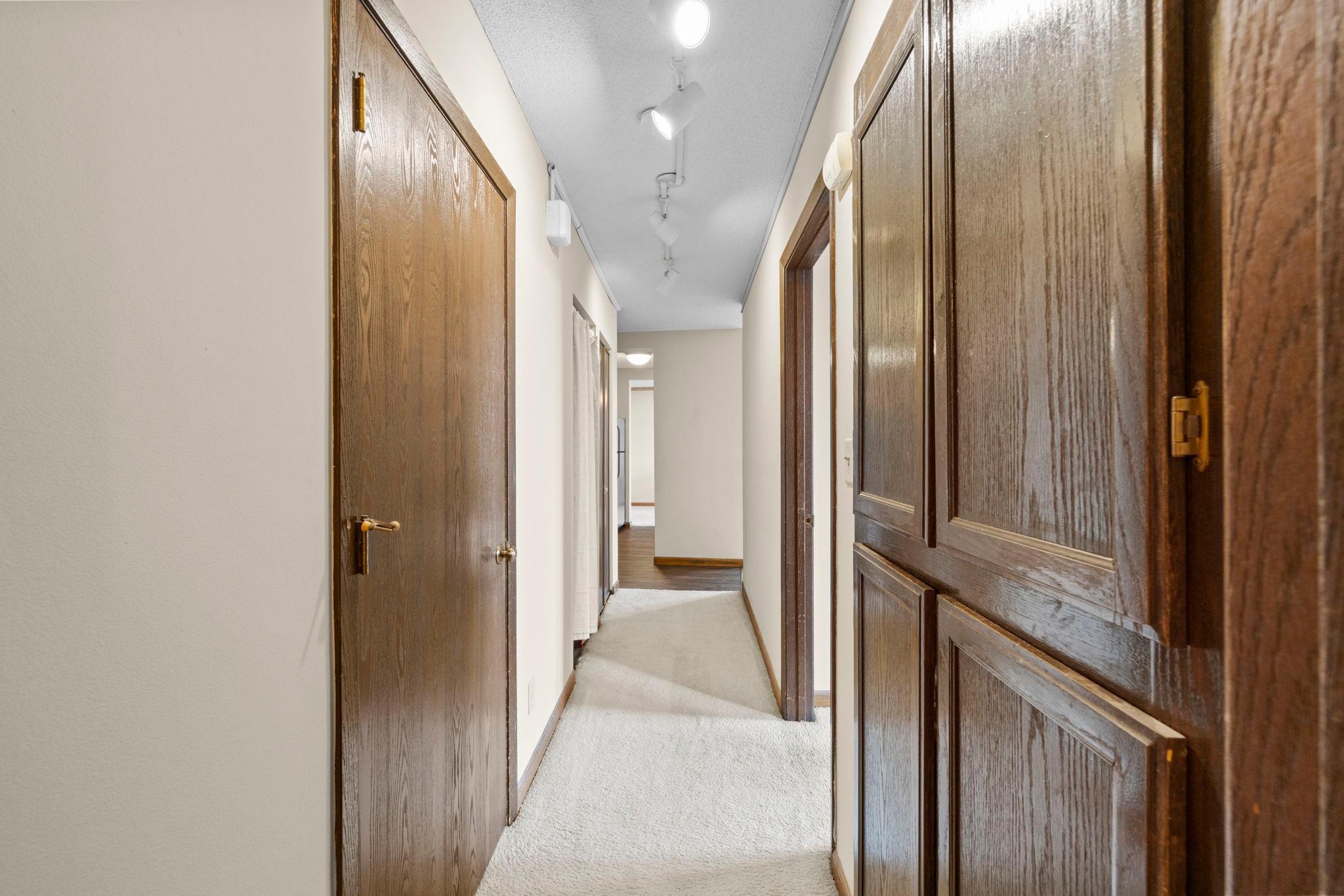 34-web-or-mls-1181 Edgcumbe Rd 1712-124.jpg