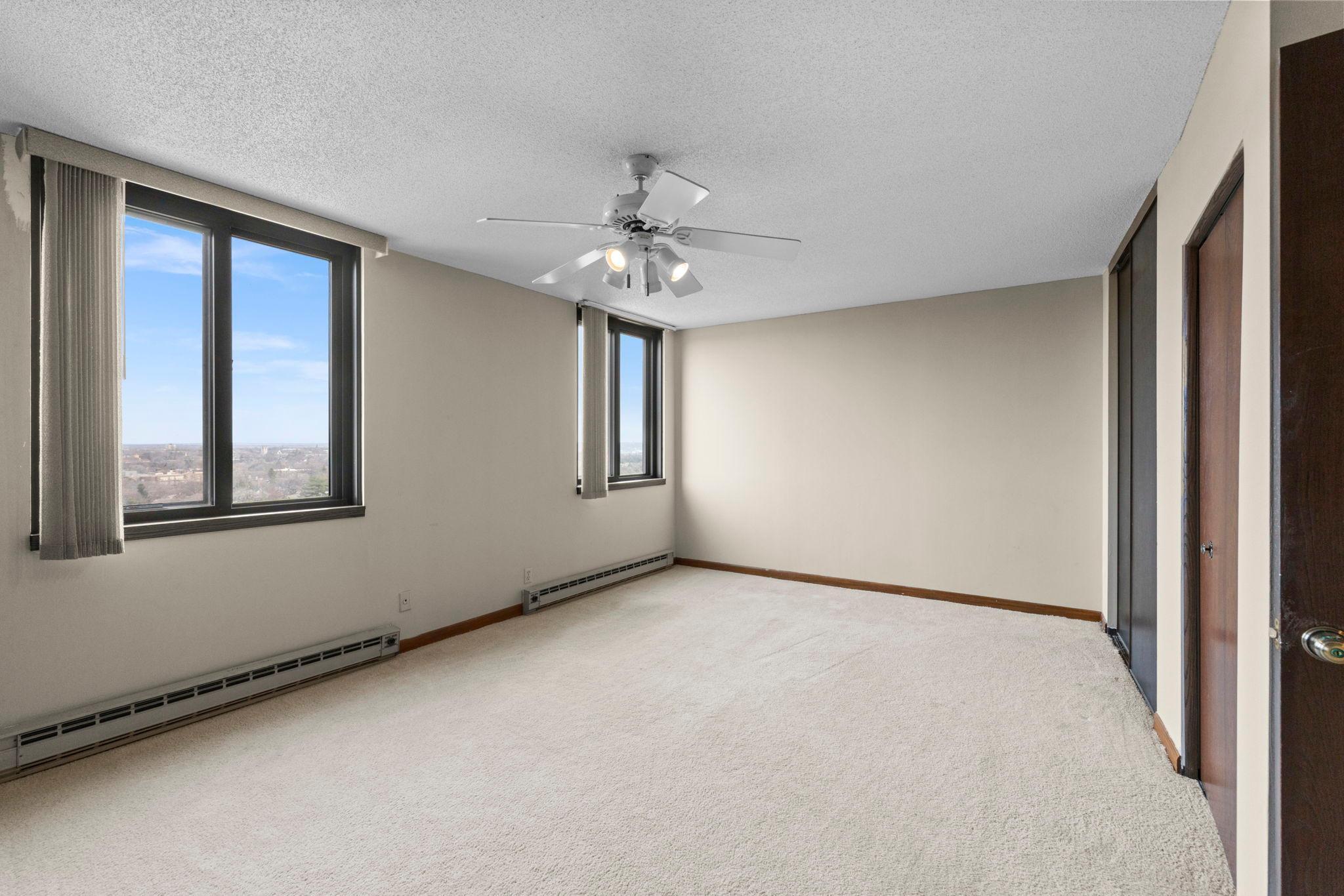 27-web-or-mls-1181 Edgcumbe Rd 1712-89.jpg