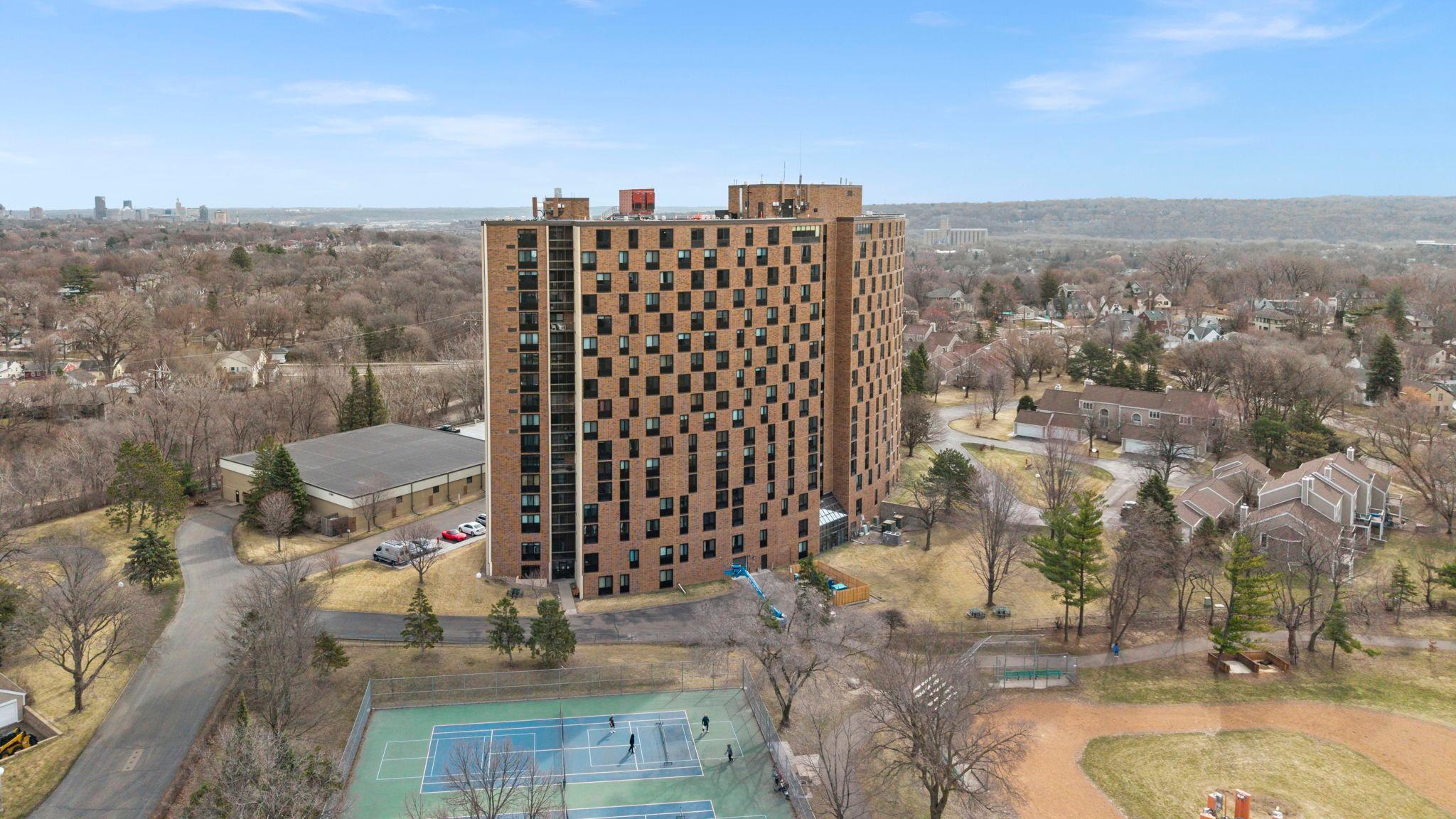 63-web-or-mls-1181 Edgcumbe Rd 1712-296.jpg