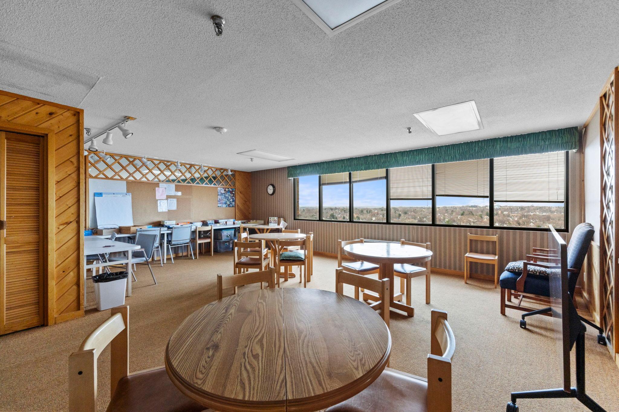 36-web-or-mls-1181 Edgcumbe Rd 1712-144.jpg