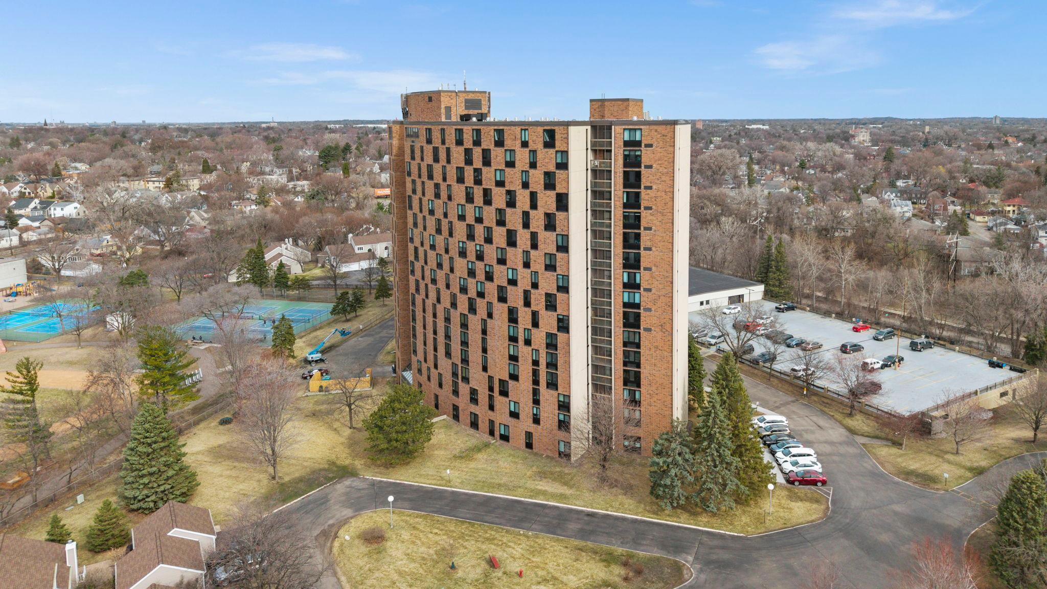 61-web-or-mls-1181 Edgcumbe Rd 1712-288.jpg