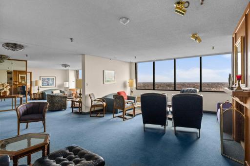Airy resident lounge great for enjoying the morning view and relaxing