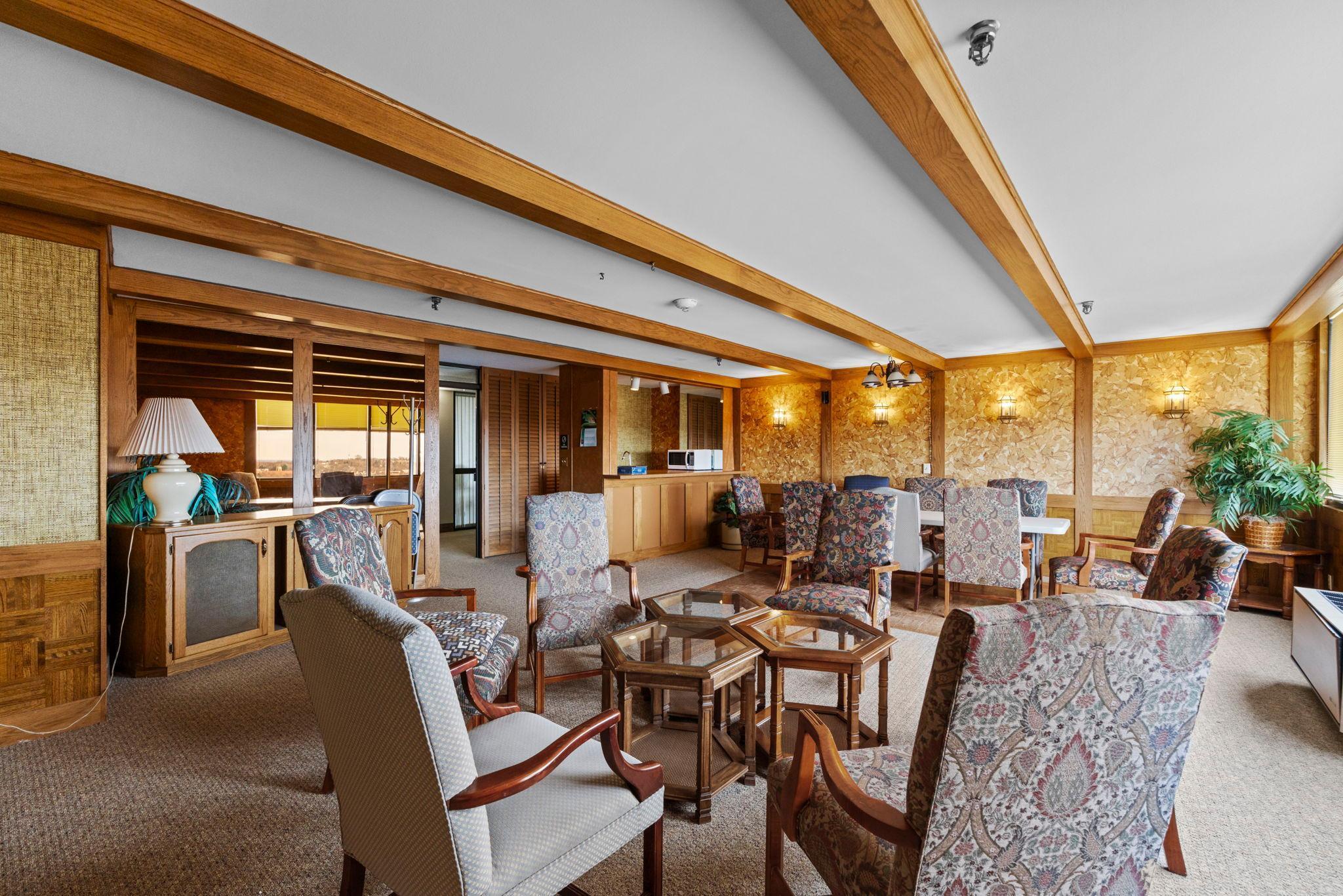 46-web-or-mls-1181 Edgcumbe Rd 1712-194.jpg