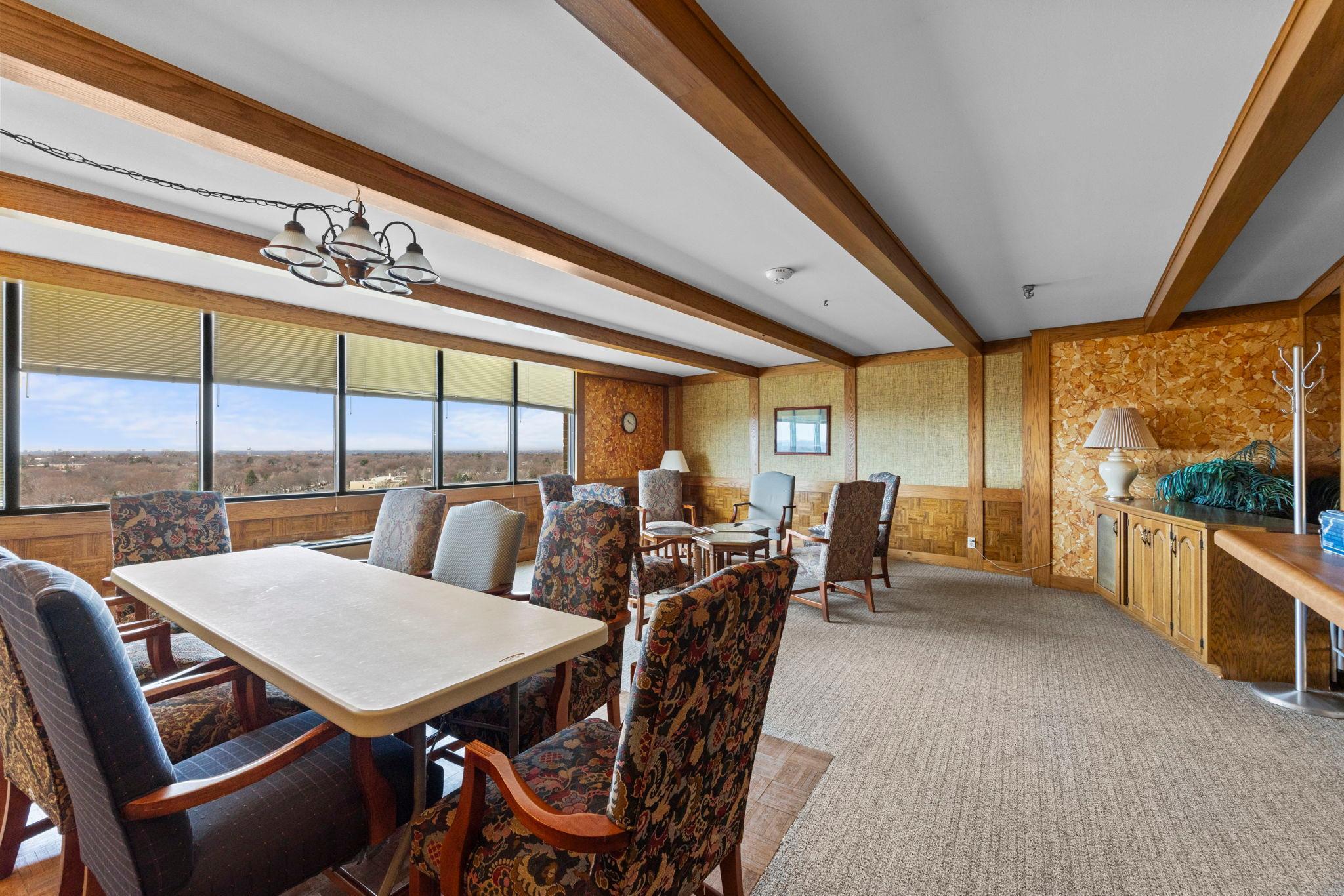 44-web-or-mls-1181 Edgcumbe Rd 1712-185.jpg