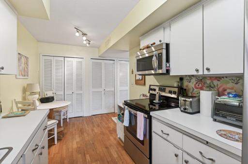 3412 Oak Ridge Road, 317, Hopkins, MN 55305