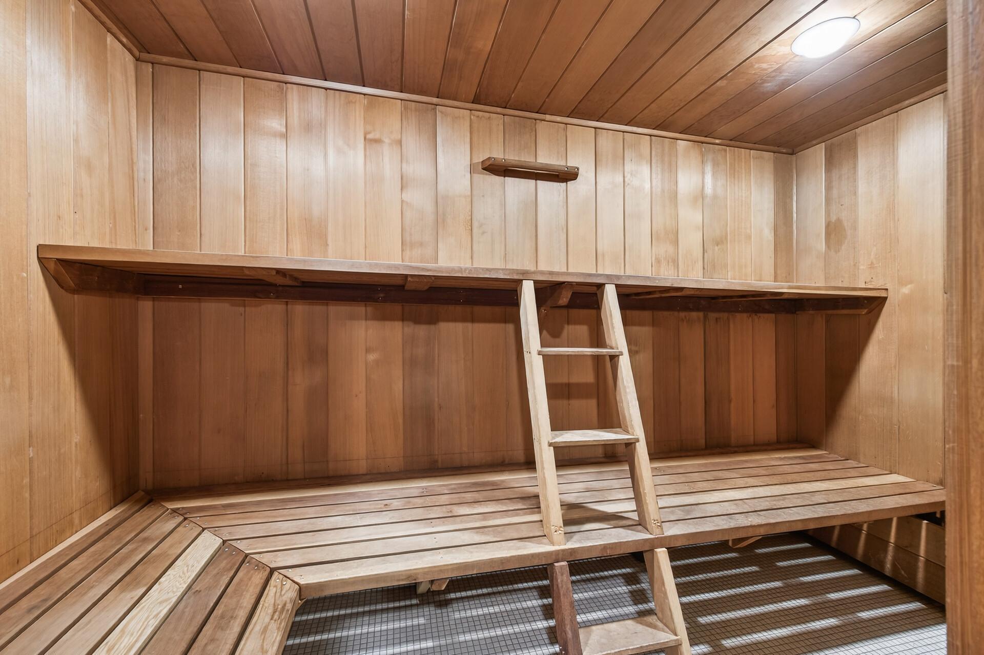 Mens and womens sauna's