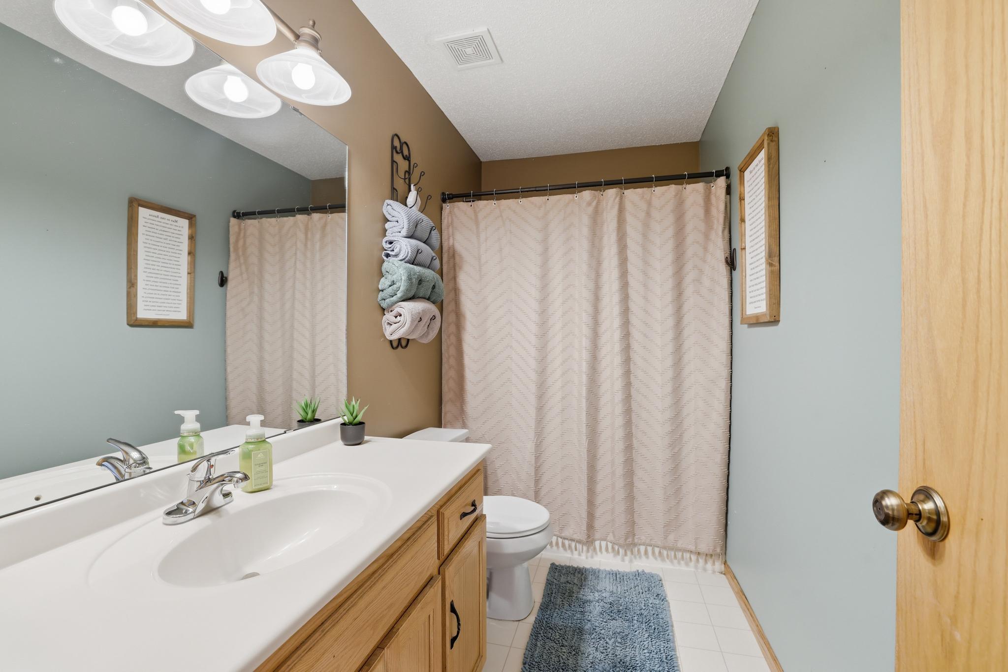 Interior Bathroom (Upper)