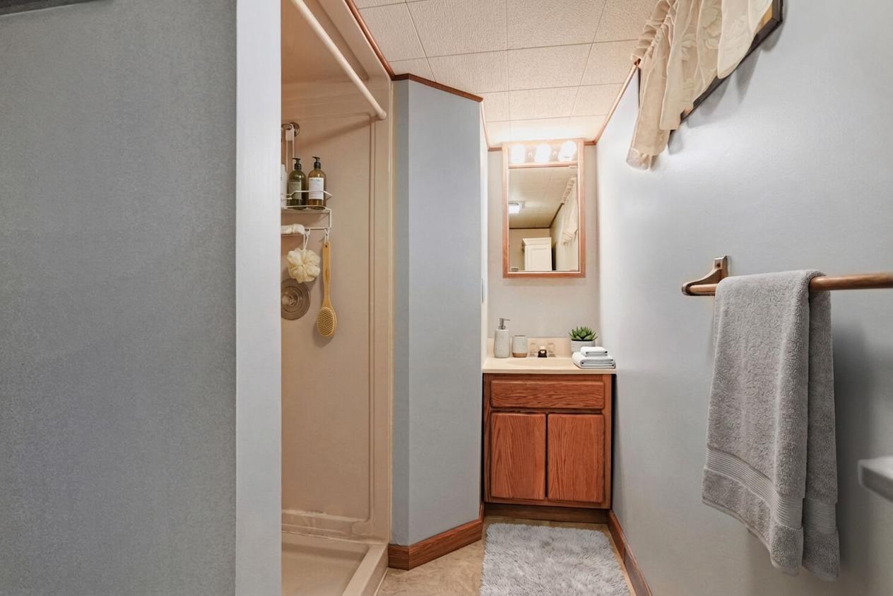 Howard Lower Bath.jpg