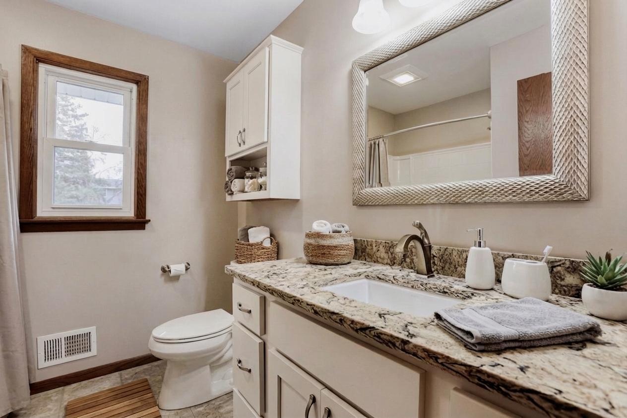 Howard Main Floor Bath.jpg