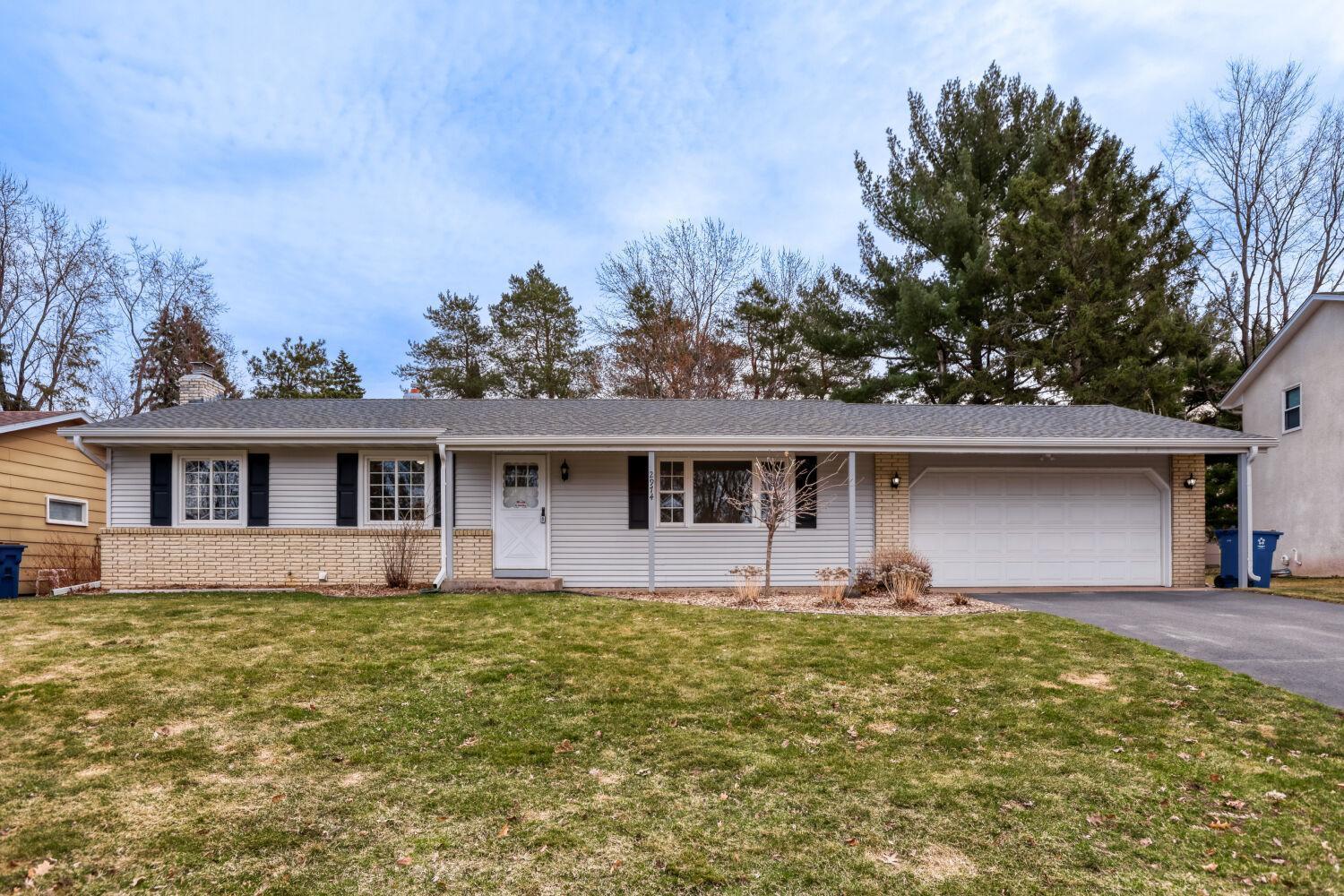 2974 Howard St N - Web Quality - 004 - 04 Exterior Front.jpg