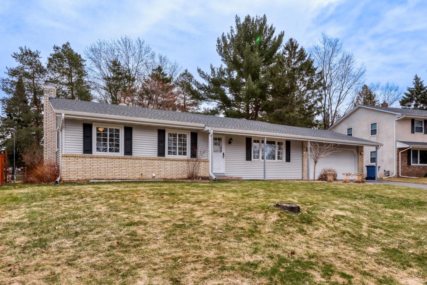 2974 Howard St N - Web Quality - 003 - 03 Exterior Front.jpg