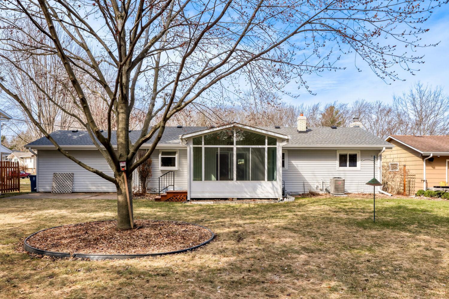 2974 Howard St N - Web Quality - 025 - 25 Exterior Rear.jpg