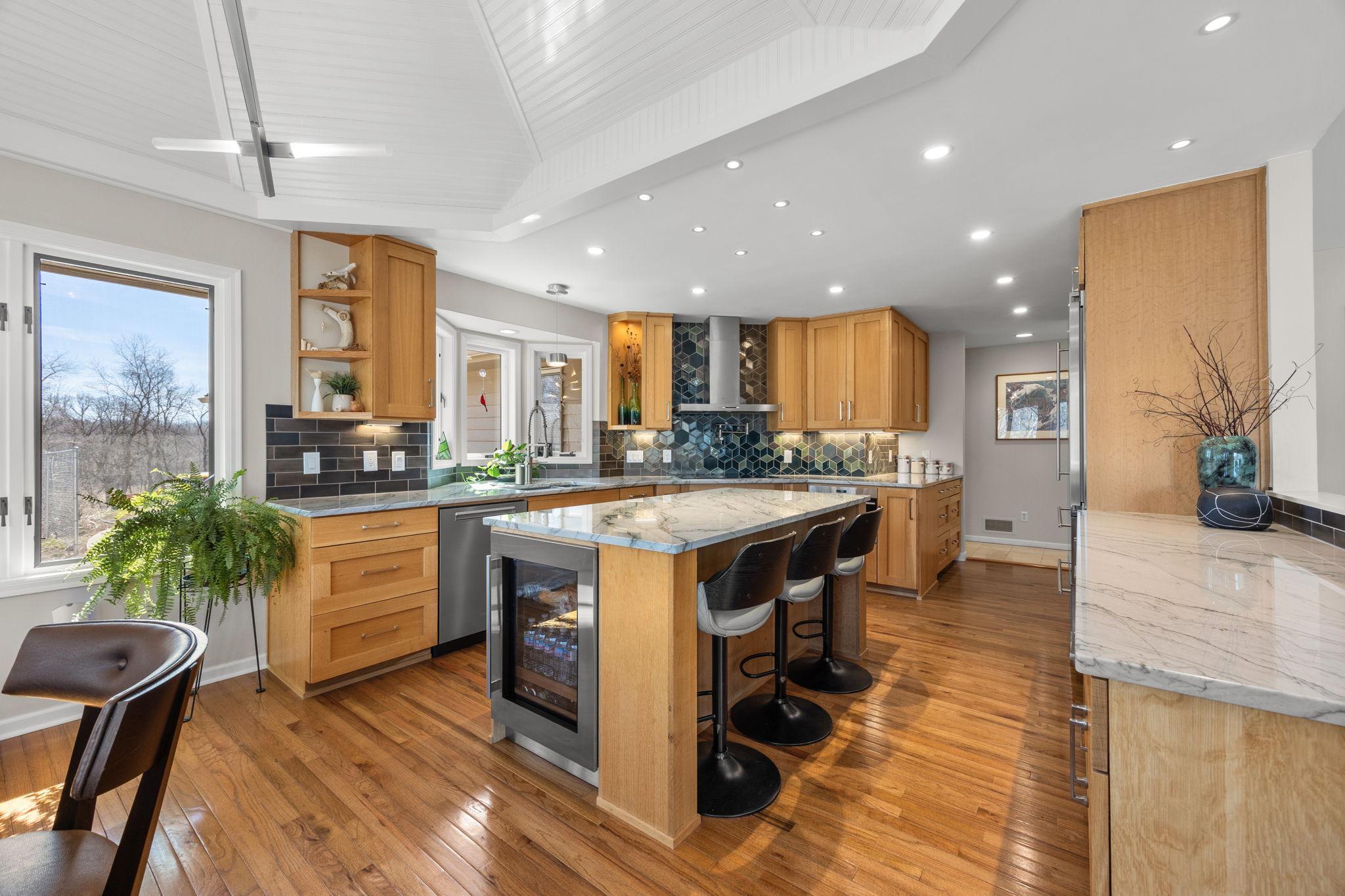 Counter seating too!