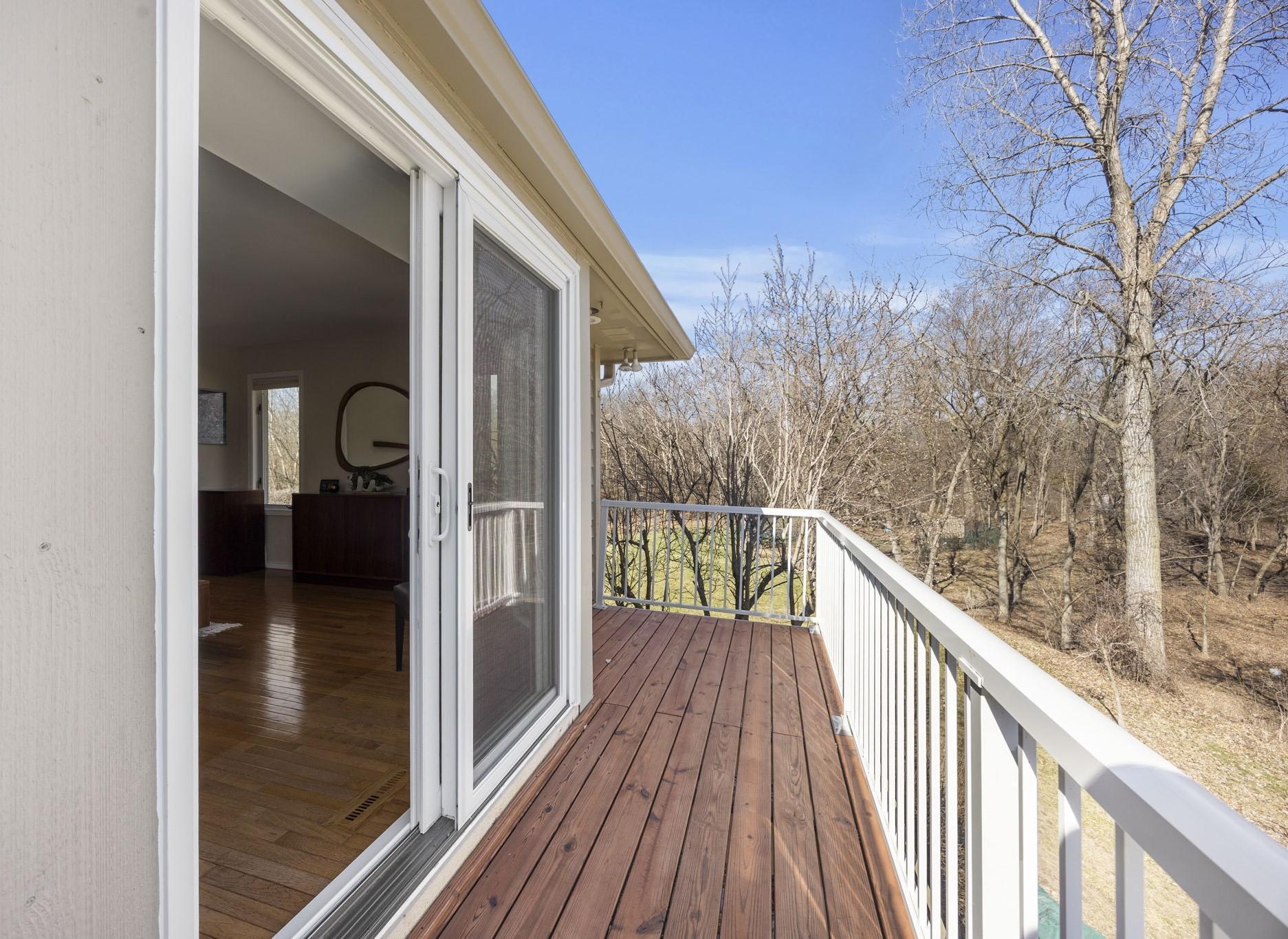 ...that lead to the deck.