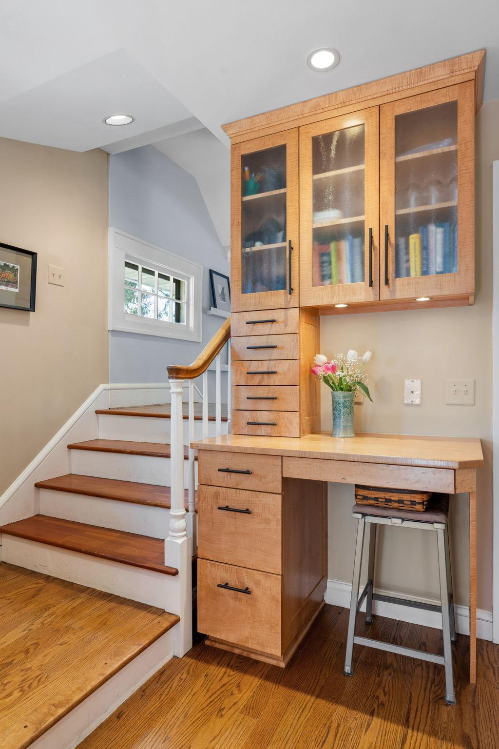 CHarming desk made from curly maple