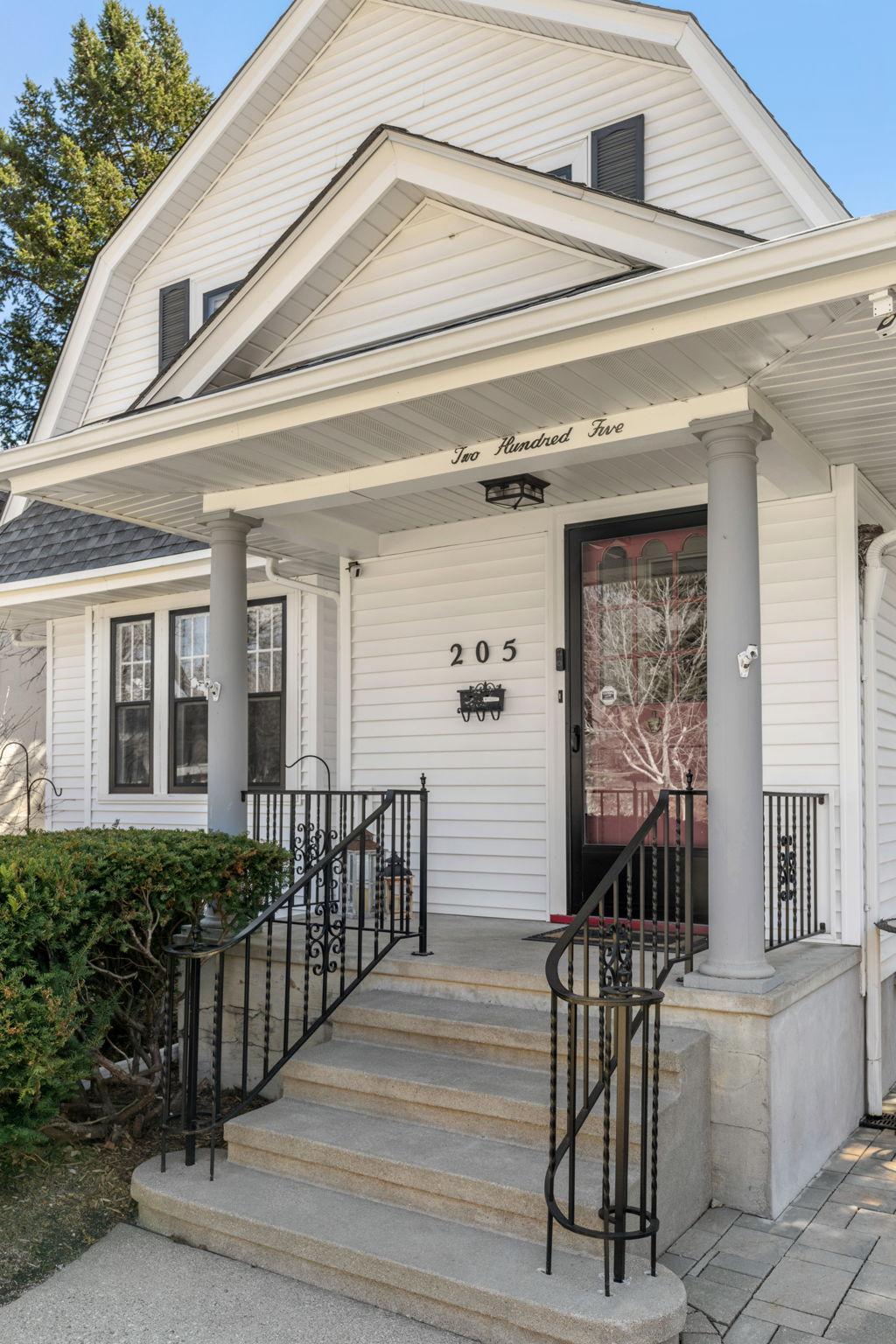 Wonderful, covered front porch