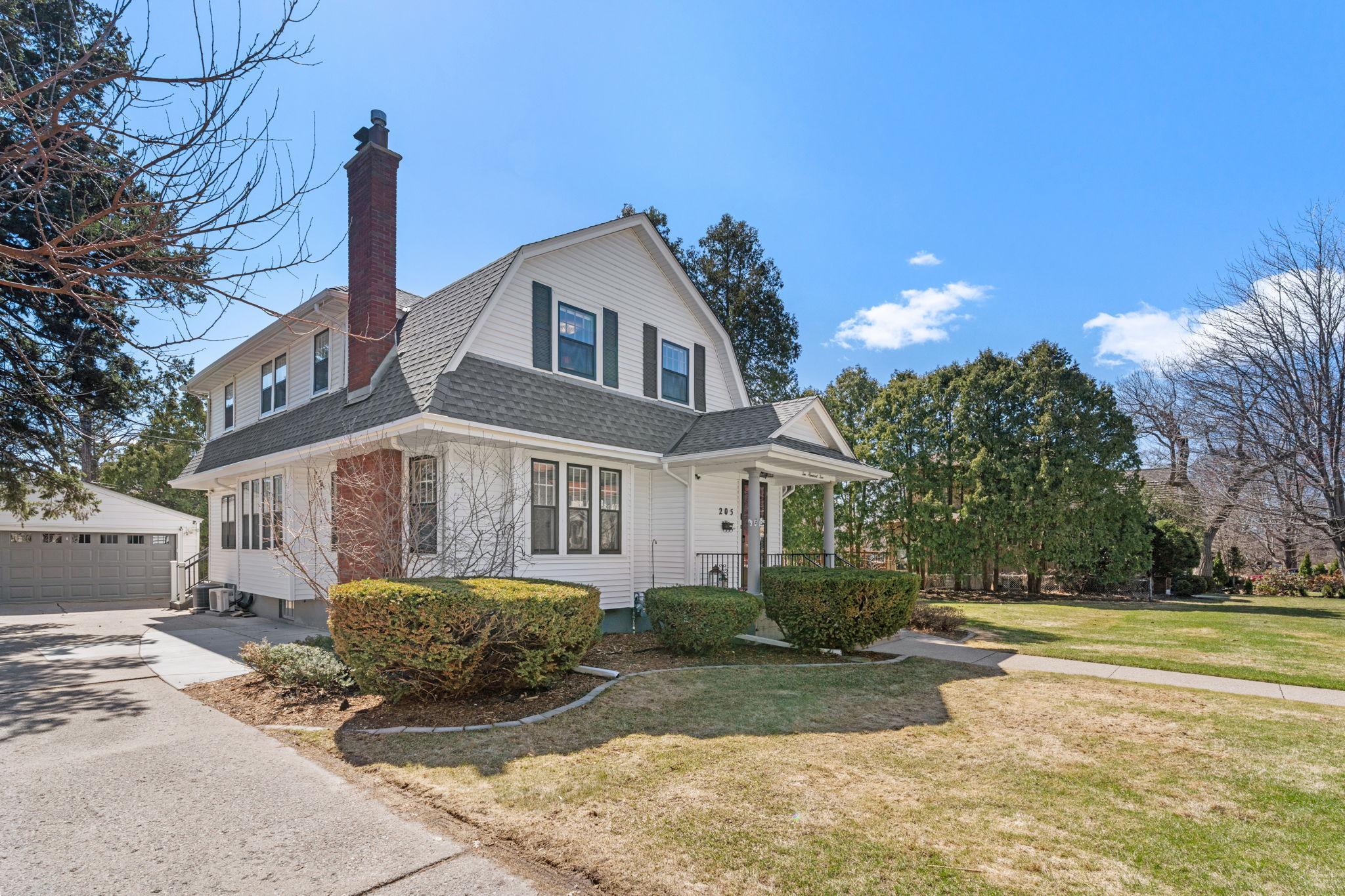 Originaly built by th eowner of the Curtis Hotel